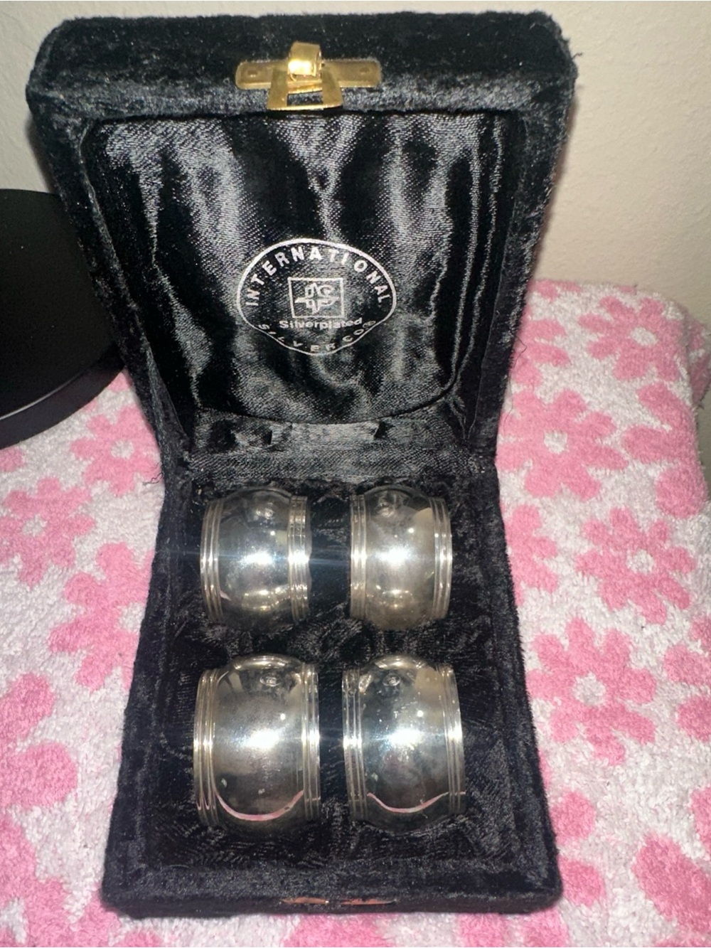 26 International Silver Plated Napkin Rings in Silver - Set of 4